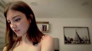 Colombian webcamer bitch with the appearance of a nerdy and innocent girl shows you how slutty her attitude can be 