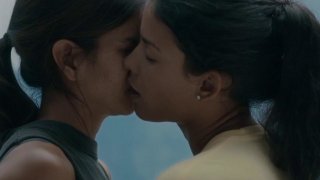 Erotico encuentro lesbico con Patricia Velasquez y Eloisa Maturen 